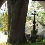 Motiv před vchodem zvonice a ke hřbitovu